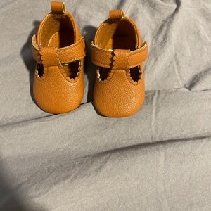 Leather infant shoes
